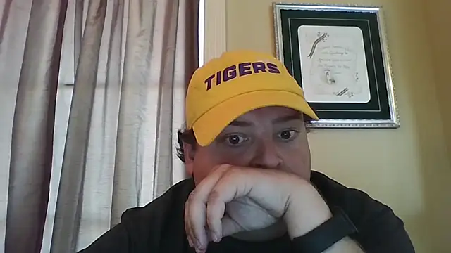 Snapshot of YelpedAverting chatting on September 13, 9:14 pm YelpedAverting online show from September 13, 9:14 pm