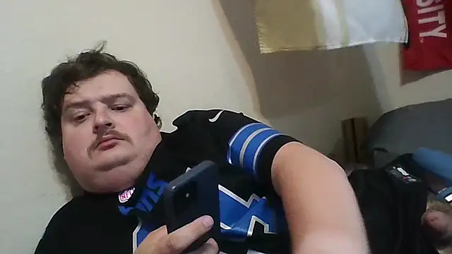 Snapshot of YelpedAverting chatting on October 12, 10:53 pm YelpedAverting online show from October 12, 10:53 pm