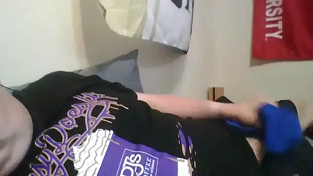 Snapshot of YelpedAverting chatting on October 16, 7:37 pm YelpedAverting online show from October 16, 7:37 pm