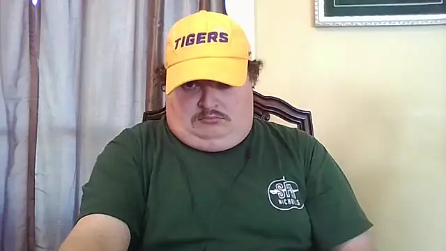 Snapshot of YelpedAverting chatting on November 8, 8:40 pm YelpedAverting online show from November 8, 8:40 pm