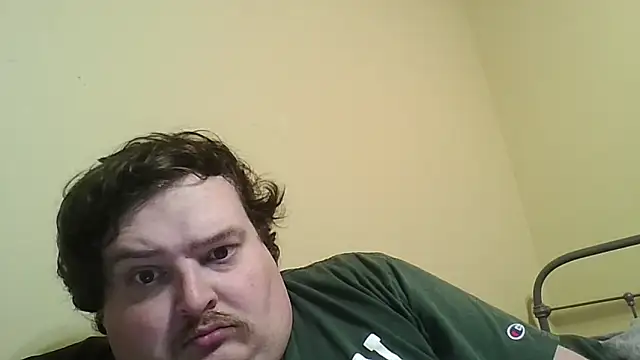 Snapshot of YelpedAverting chatting on December 17, 9:21 pm YelpedAverting online show from December 17, 9:21 pm