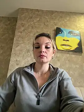 Snapshot of Amerabelle_23 chatting on February 14, 8:21 am Amerabelle 23 online show from February 14, 8:21 am