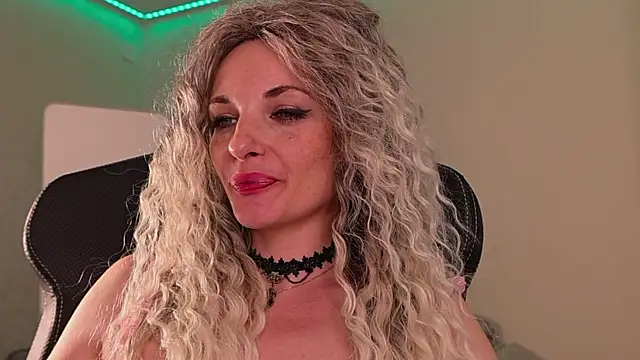 Snapshot of Amerabelle_23 chatting on March 9, 1:48 pm Amerabelle 23 online show from March 9, 1:48 pm