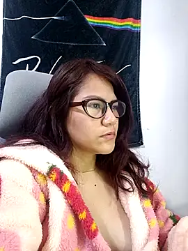Snapshot of ZUCAAT chatting on October 9, 3:43 pm ZUCAAT online show from October 9, 3:43 pm