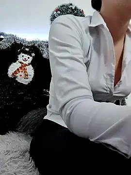 Snapshot of merlinaadams_ chatting on December 13, 8:14 pm merlinaadams online show from December 13, 8:14 pm