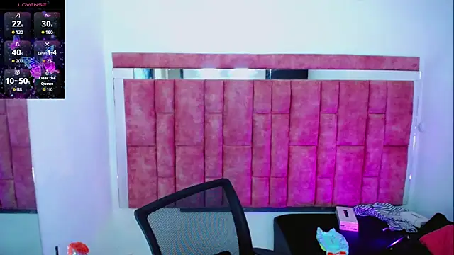 KayleighDreams  online show from March 26, 3:01 am