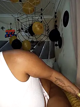 Snapshot of CocoBootyyy chatting on October 25, 11:43 pm CocoBootyyy online show from October 25, 11:43 pm