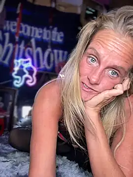 vixendoll87 online show from December 23, 5:17 am