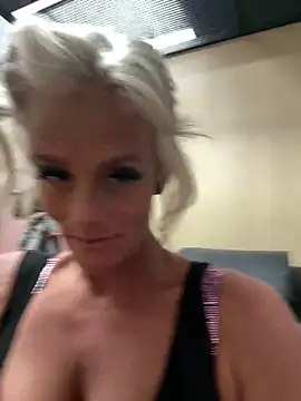 vixendoll87 online show from December 3, 11:14 pm