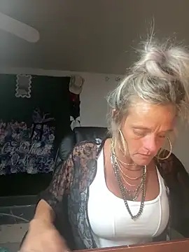 vixendoll87 online show from April 15, 4:14 pm