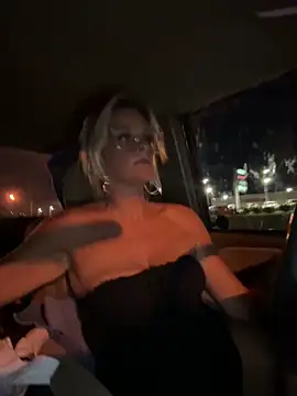 vixendoll87 online show from April 17, 12:57 am