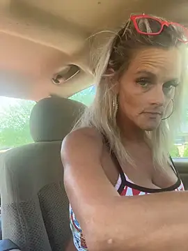 vixendoll87 online show from April 22, 6:42 pm