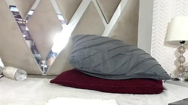 KasandraPhillips online show from February 21, 2:17 am