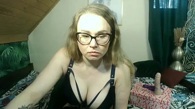 MilfKendra4U online show from February 28, 9:10 am