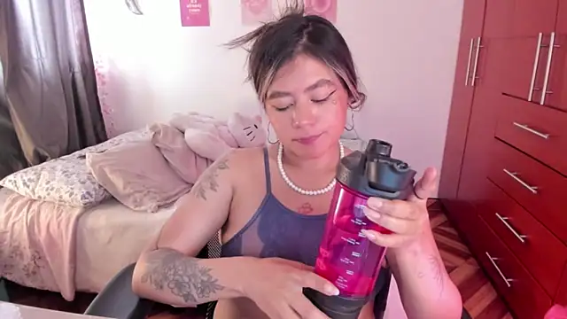 StephaniFox online show from December 1, 7:52 pm