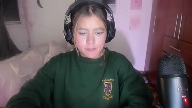 StephaniFox online show from March 9, 5:11 am