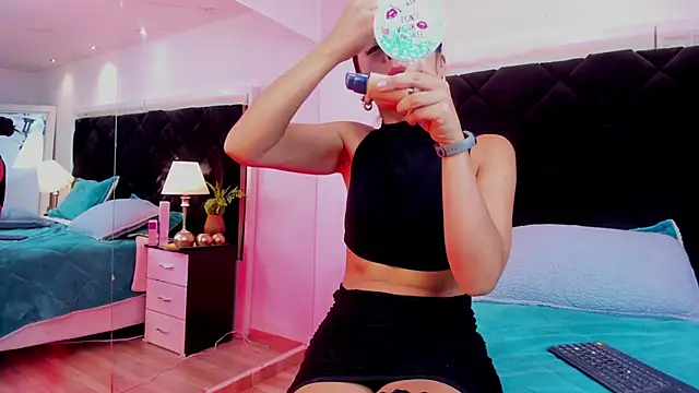 Snapshot of Holly_Brensonexx_ chatting on January 27, 10:27 pm Holly Brensonexx online show from January 27, 10:27 pm