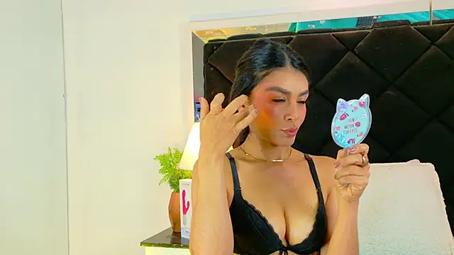 Snapshot of Holly_Brensonexx_ chatting on October 6, 2:14 pm Holly Brensonexx online show from October 6, 2:14 pm