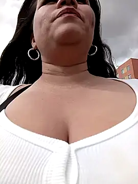 Snapshot of Julieta-tits chatting on December 19, 7:29 pm Julieta-tits online show from December 19, 7:29 pm