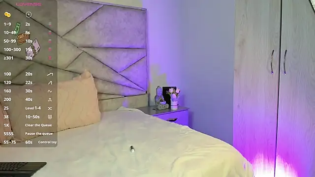 Snapshot of 1m_megan chatting on December 24, 3:38 am 1m megan online show from December 24, 3:38 am