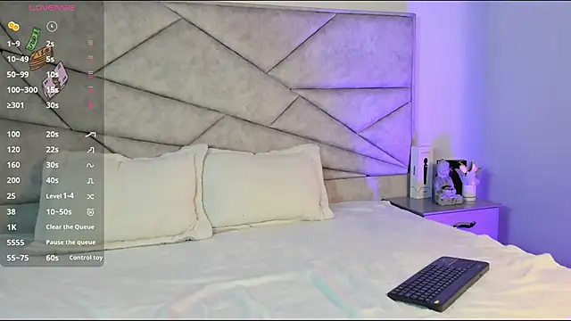 Snapshot of 1m_megan chatting on February 23, 5:01 am 1m megan online show from February 23, 5:01 am