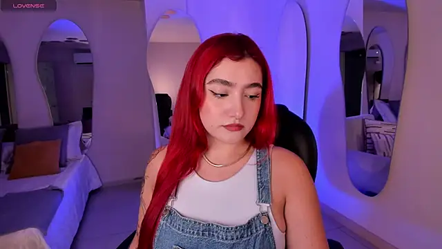 Snapshot of ViolettCastel chatting on October 1, 6:58 pm ViolettCastel online show from October 1, 6:58 pm