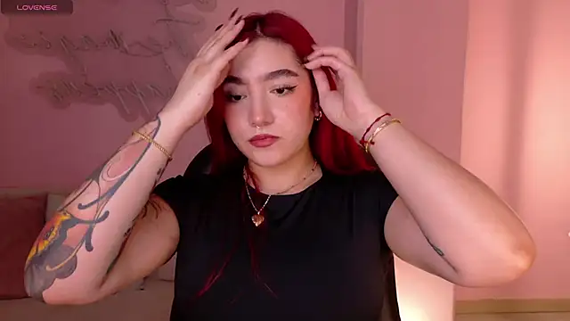 Snapshot of ViolettCastel chatting on December 3, 6:17 pm ViolettCastel online show from December 3, 6:17 pm