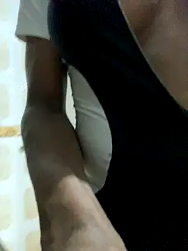 sweetsarabig22cm online show from January 6, 11:07 pm