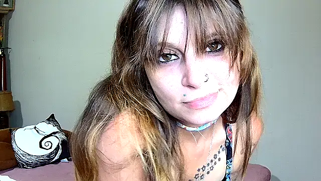 ZeelaXoXo online show from April 8, 6:19 pm