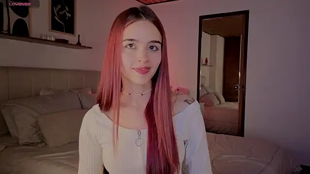 Snapshot of Roxxy_mora chatting on November 19, 10:10 pm Roxxy mora online show from November 19, 10:10 pm