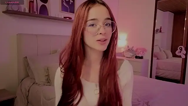 Snapshot of Roxxy_mora chatting on December 1, 10:26 pm Roxxy mora online show from December 1, 10:26 pm