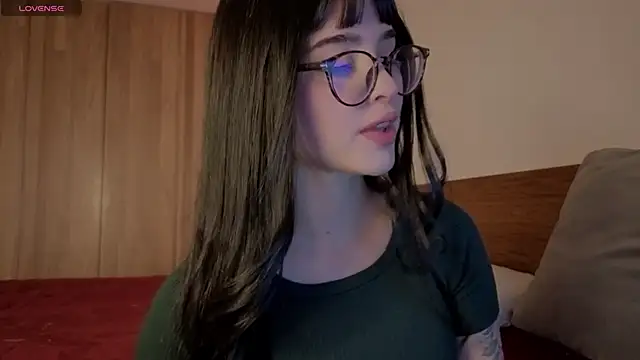 Snapshot of Roxxy_mora chatting on June 11, 10:19 pm Roxxy mora online show from June 11, 10:19 pm