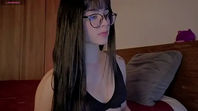 Snapshot of Roxxy_mora chatting on June 28, 10:27 pm Roxxy mora online show from June 28, 10:27 pm