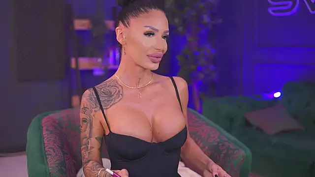 RaquelleVon online show from January 30, 6:54 pm