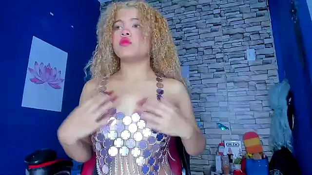 Snapshot of sofiacastillo01 chatting on February 23, 1:10 pm sofiacastillo01 online show from February 23, 1:10 pm