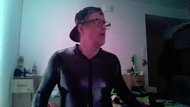 Bigthroaterboy online show from April 7, 11:59 pm