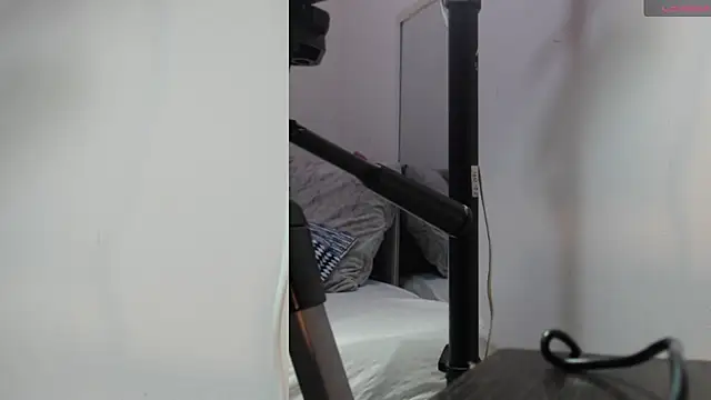 YUSELFI ROSS  online show from December 21, 12:01 pm