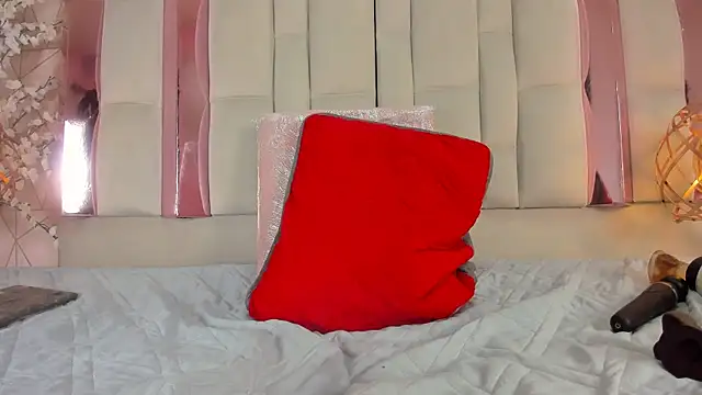 SaraMartini1 online show from December 6, 12:05 pm