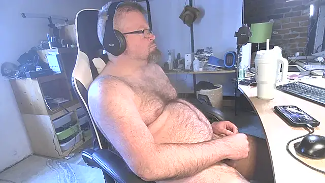 MagnusCockus online show from April 10, 6:23 pm