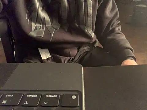 KendrickJiz online show from April 11, 11:09 pm