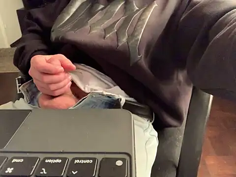 KendrickJiz online show from April 17, 9:51 pm