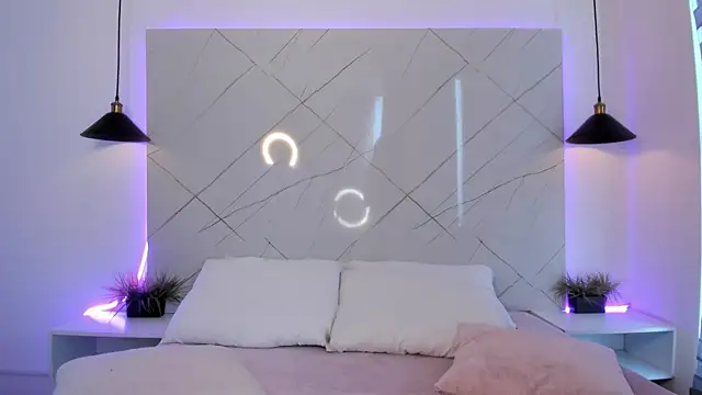 ANTONELLA  ROUSE  online show from April 20, 8:54 pm