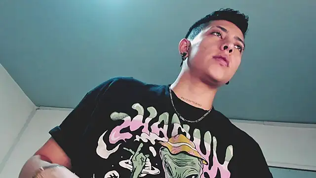 Snapshot of Aleja1214 chatting on February 23, 5:18 pm Aleja1214 online show from February 23, 5:18 pm