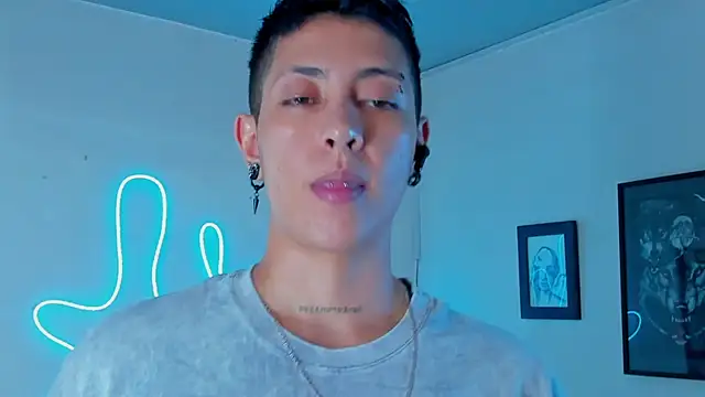 Snapshot of Aleja1214 chatting on September 15, 1:05 am Aleja1214 online show from September 15, 1:05 am