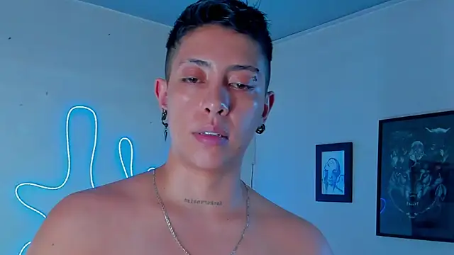 Snapshot of Aleja1214 chatting on October 22, 5:19 am Aleja1214 online show from October 22, 5:19 am