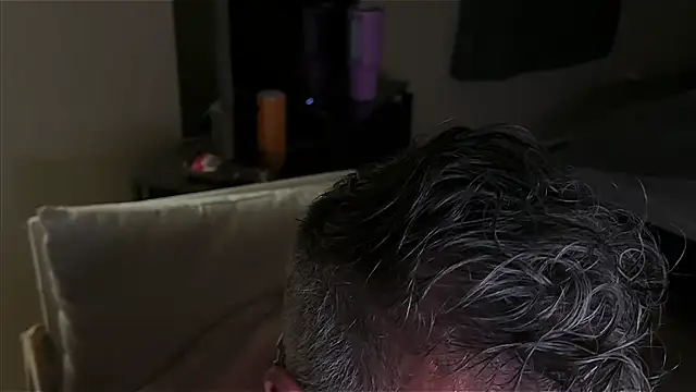 Snapshot of DaddySnowXX chatting on December 14, 11:50 am DaddySnowXX online show from December 14, 11:50 am