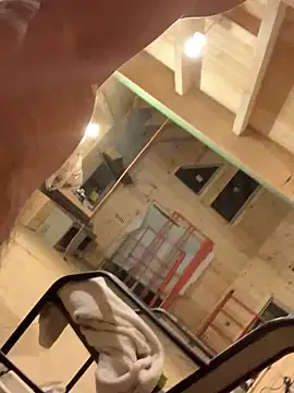 Snapshot of trash4cash chatting on January 4, 12:16 am trash4cash online show from January 4, 12:16 am