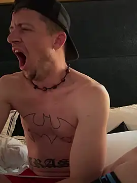 Snapshot of trash4cash chatting on January 23, 3:32 pm trash4cash online show from January 23, 3:32 pm