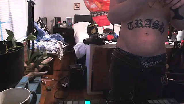 Snapshot of trash4cash chatting on January 27, 10:38 pm trash4cash online show from January 27, 10:38 pm