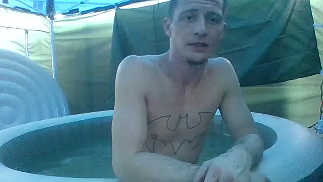 Snapshot of trash4cash chatting on January 31, 2:49 pm trash4cash online show from January 31, 2:49 pm